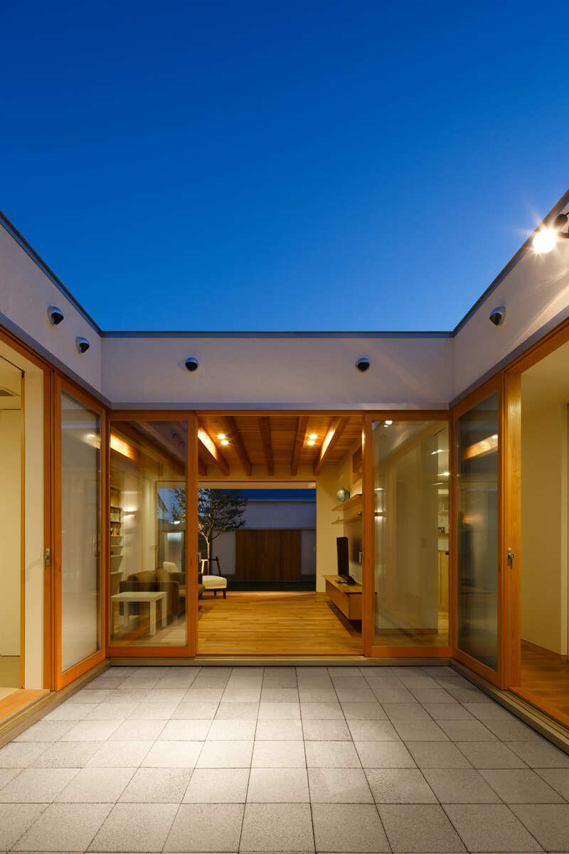 THE GARAGE HOUSE
